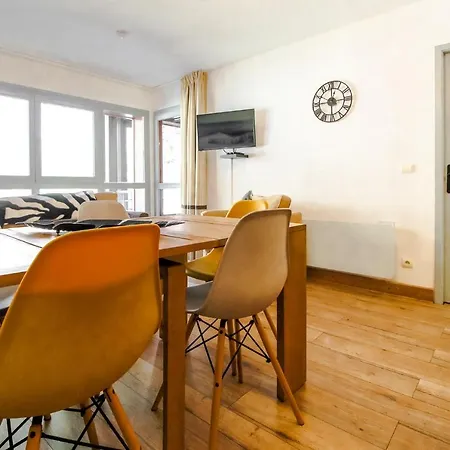 Newly Redecorated 2-bed Ski-in Ski-out Family Apartment *