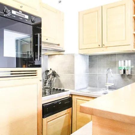 Newly Redecorated 2-bed Ski-in Ski-out Family *