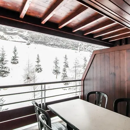 Newly Redecorated 2-bed Ski-in Ski-out Family Apartment