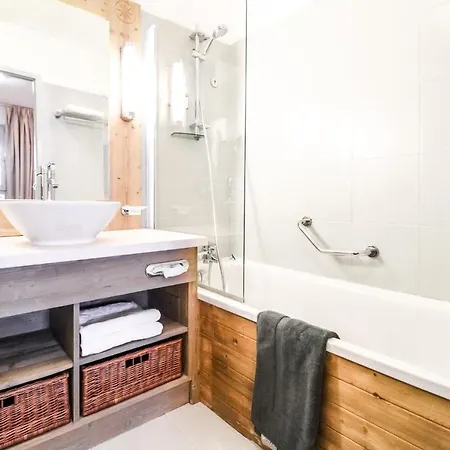 Apartment Newly Redecorated 2-bed Ski-in Ski-out Family