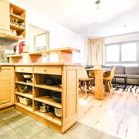 Newly Redecorated 2-bed Ski-in Ski-out Family *