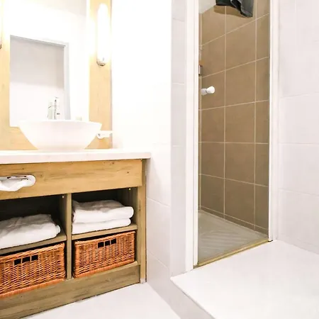 Newly Redecorated 2-bed Ski-in Ski-out Family Apartment *