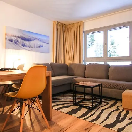 Newly Redecorated 2-bed Ski-in Ski-out Family Apartment