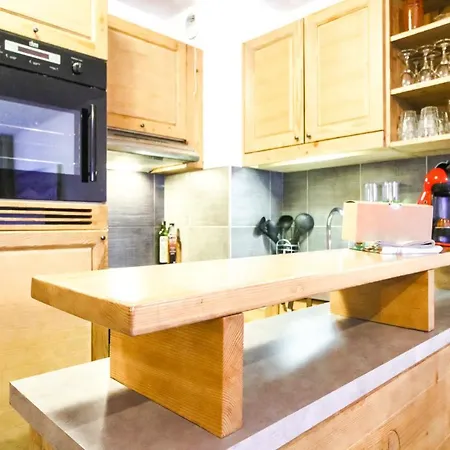 Newly Redecorated 2-bed Ski-in Ski-out Family