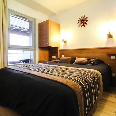 Newly Redecorated 2-bed Ski-in Ski-out Family *