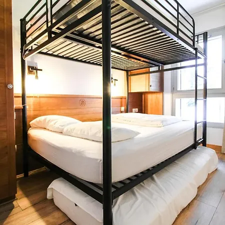 Newly Redecorated 2-bed Ski-in Ski-out Family
