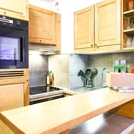 Newly Redecorated 2-bed Ski-in Ski-out Family