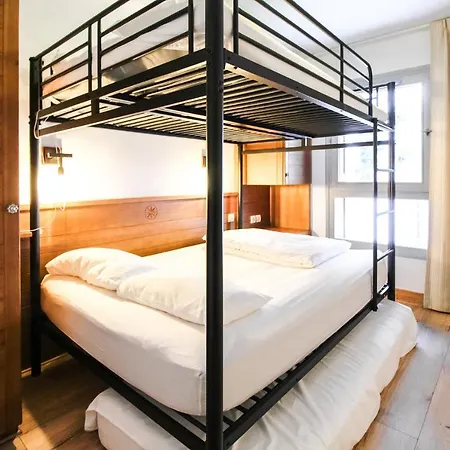 Newly Redecorated 2-bed Ski-in Ski-out Family *