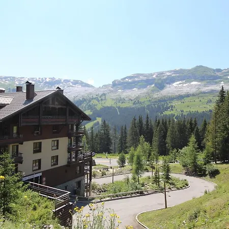 Newly Redecorated 2-bed Ski-in Ski-out Family Flaine